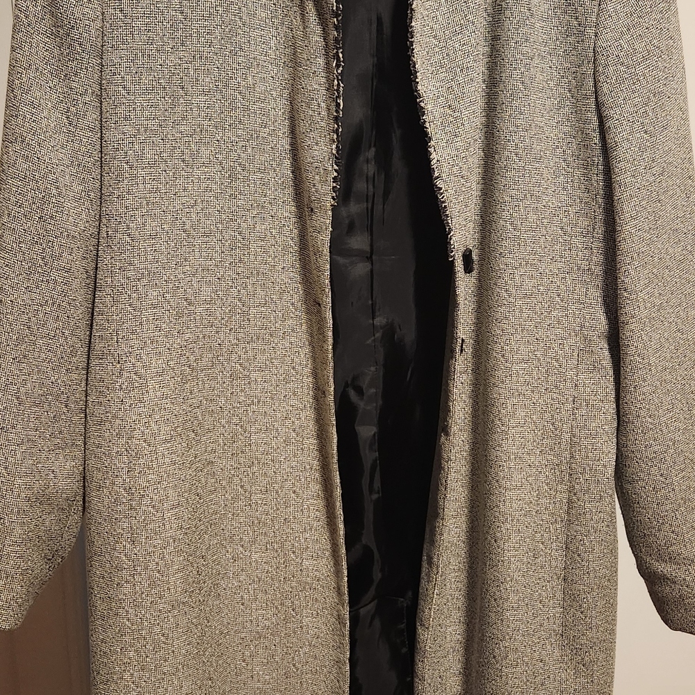 Larry Levine Black and White Textured Blazer
